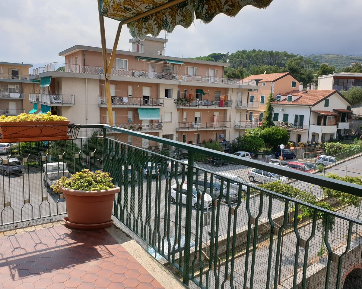Bilocale con terrazzo in vendita a Pietra Ligure - Agenzia ...